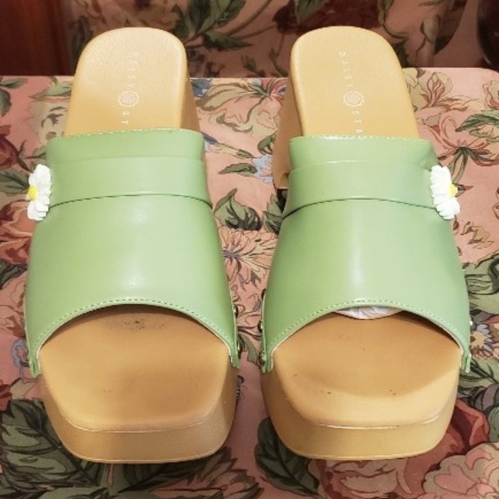 Green Platform Mule Sandals with Daisy Accent